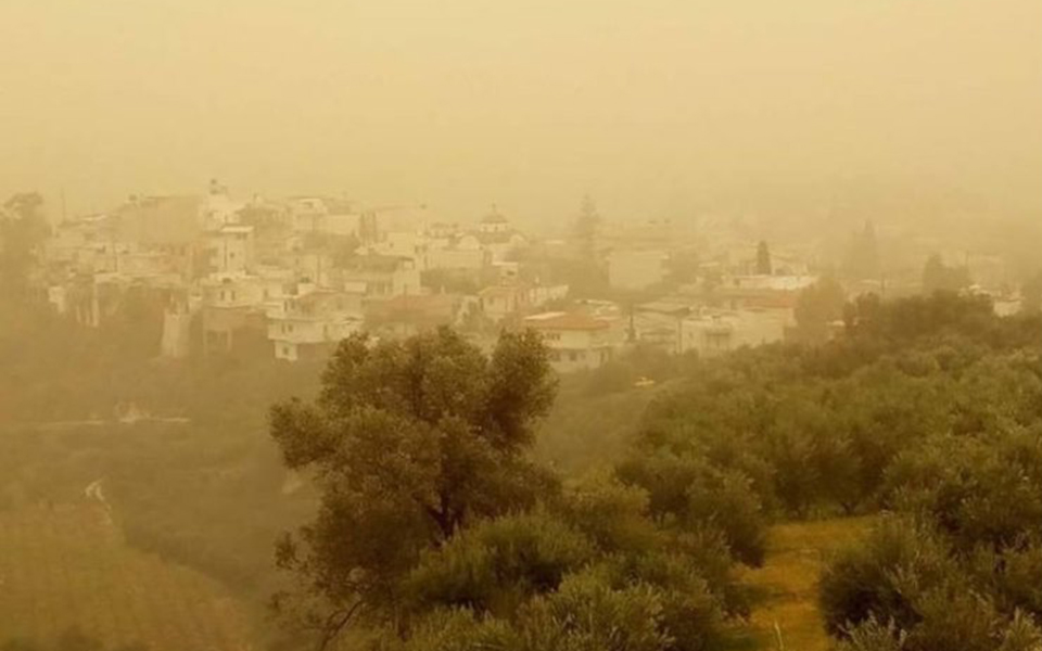 Καιρός: Βροχές και αφρικανική σκόνη σήμερα Σάββατο