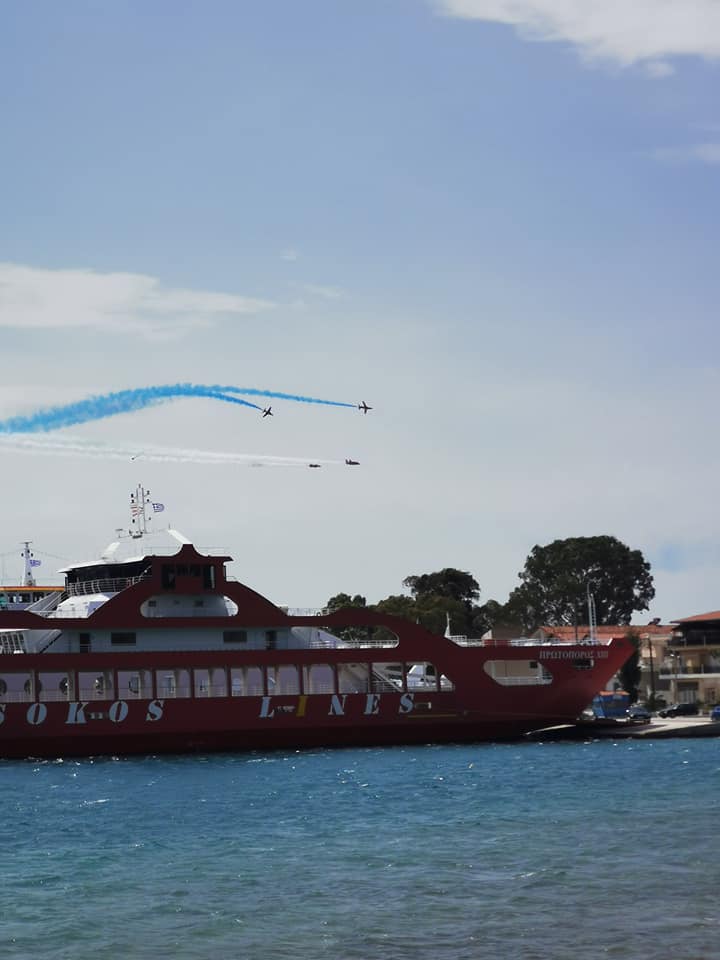 Τα κόκκινα βέλη πάνω από τον ουρανό της Ερέτριας – Βίντεο που κόβει την ανάσα