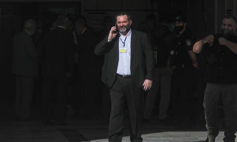 Στην Ελλάδα ο Γιάννης Λαγός για να εκτίσει την ποινή του – Βίντεο με την μεταγωγή του