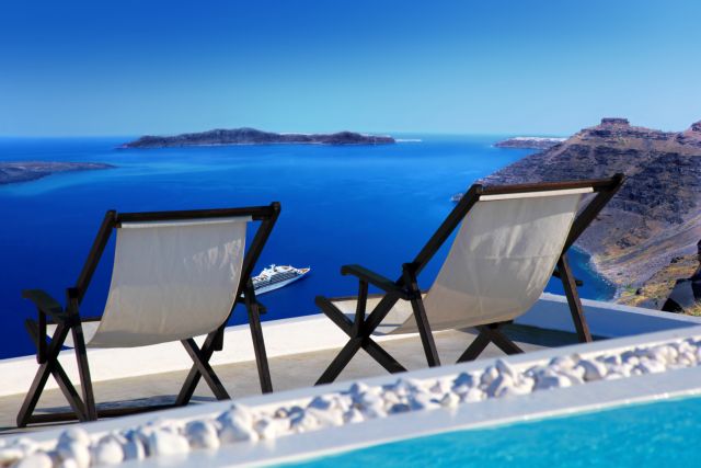 Sun: Εκτός της «πράσινης λίστας» για ταξίδια τα νησιά Ελλάδας και Ισπανίας