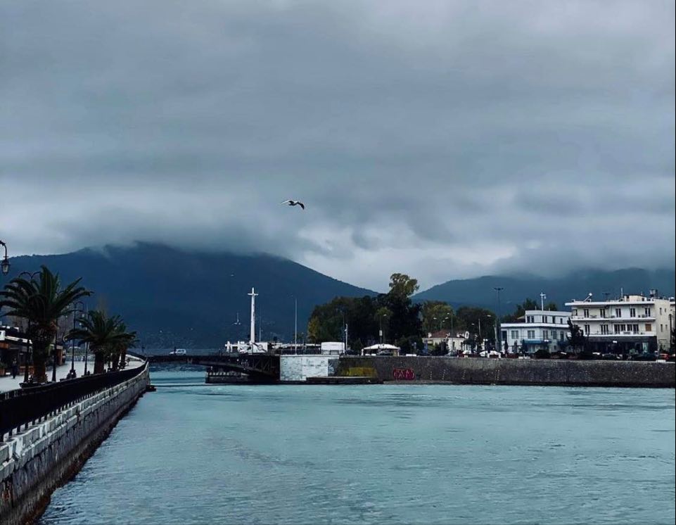 Από τα 33άρια, στις καταιγίδες: Αλλάζει το σκηνικό του καιρού από απόψε το βράδυ