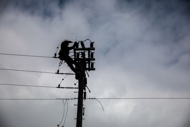 Εύβοια: Στο σκοτάδι από το Αλιβέρι μέχρι την Κύμη οι Κοινοτικοί ηλεκτροφωτισμοί λόγω βλάβης