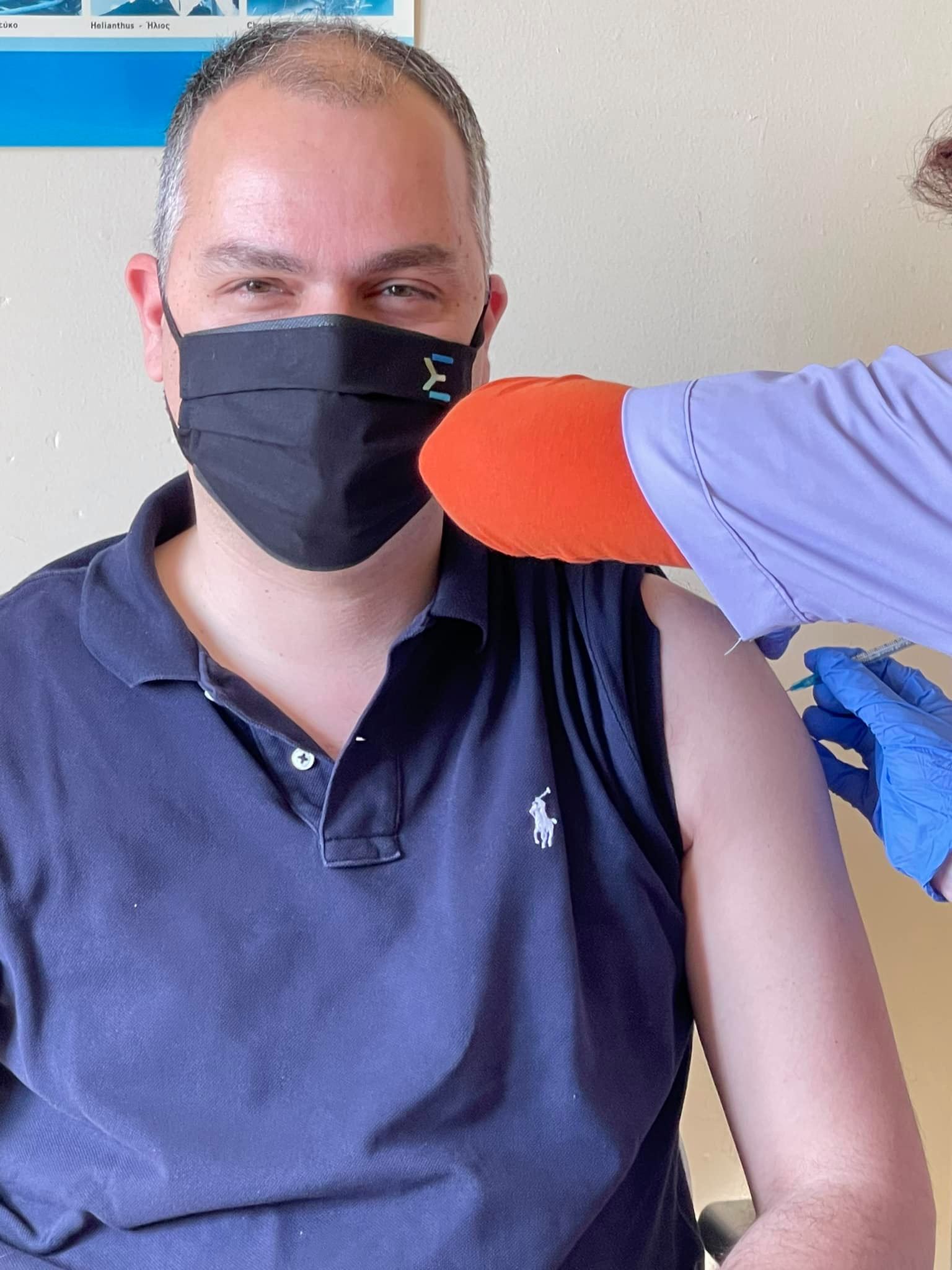 Εμβολιάστηκε με AstraZeneca στο Κέντρο Υγείας Μαντουδίου ο Γιώργος Κελαϊδίτης