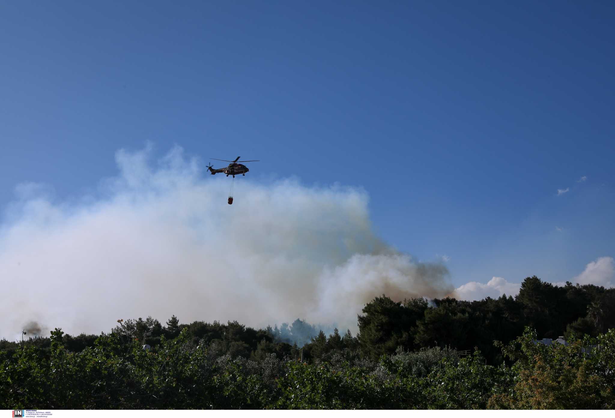 Συναγερμός στην Πυροσβεστική – Φωτιά στην Κερατέα – Εισήγηση για εκκένωση της περιοχής