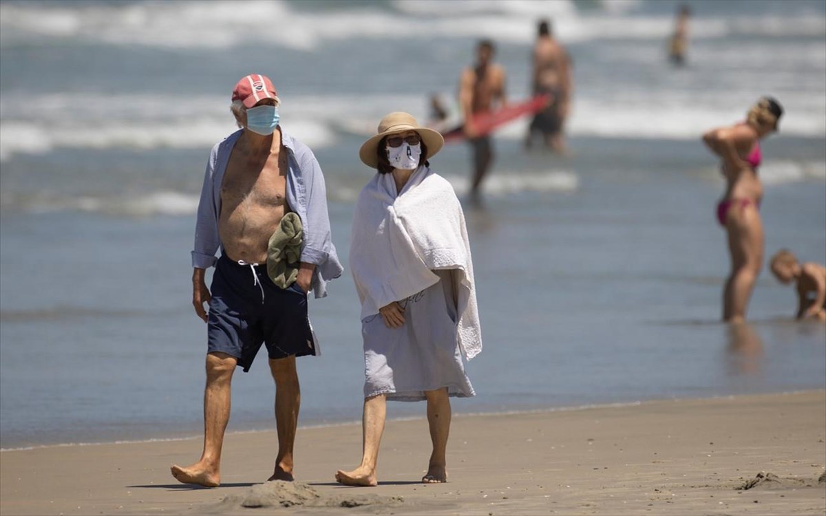 Λινού: Μάσκα και στην παραλία – Οδηγίες για ασφαλές μπάνια