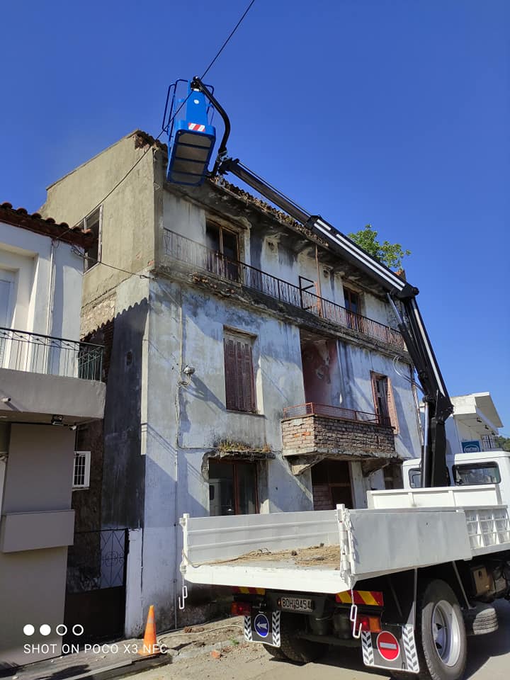 Εύβοια – Μαντούδι: Συναγερμός στον Δήμο για επικίνδυνο κτίριο προς κατάρρευση