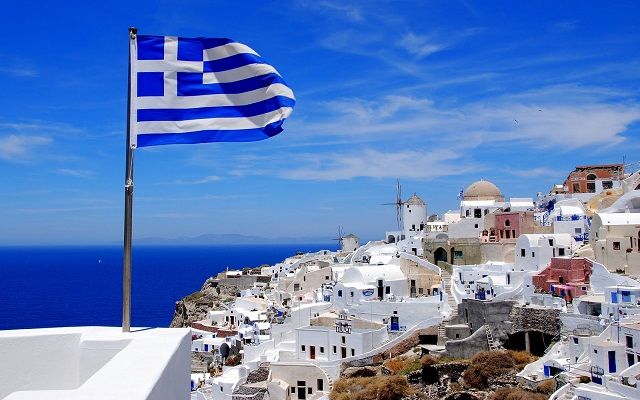 Αγωνία για τον τουρισμό – Η Βρετανία αφήνει προσωρινά εκτός «πράσινης λίστας» την Ελλάδα