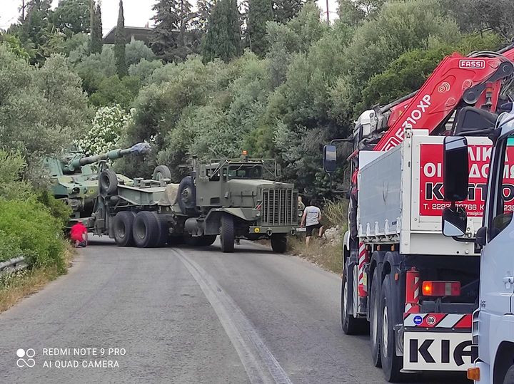 Εύβοια: «Φράκαρε» σε δρόμο του Νομού στρατιωτικό όχημα που κουβαλούσε τανκς