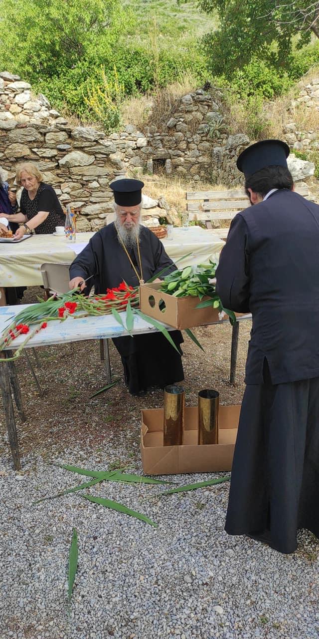 Στις προετοιμασίες για τον εορτασμό της Ι. Μ. Καρυών Αχλαδερής και ο Μητροπολίτης κκ Σεραφείμ