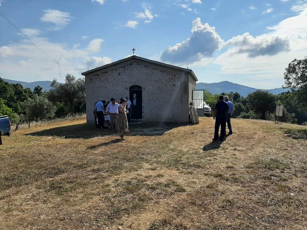 Εύβοια: Θεία Λειτουργία στην Ανάληψη Καρυών – στο Γυμνό