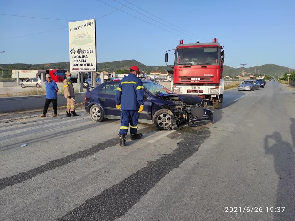 Εύβοια: Σοβαρό τροχαίο στα Λέπουρα – Στο νοσοκομείο ο οδηγός του ΙΧ