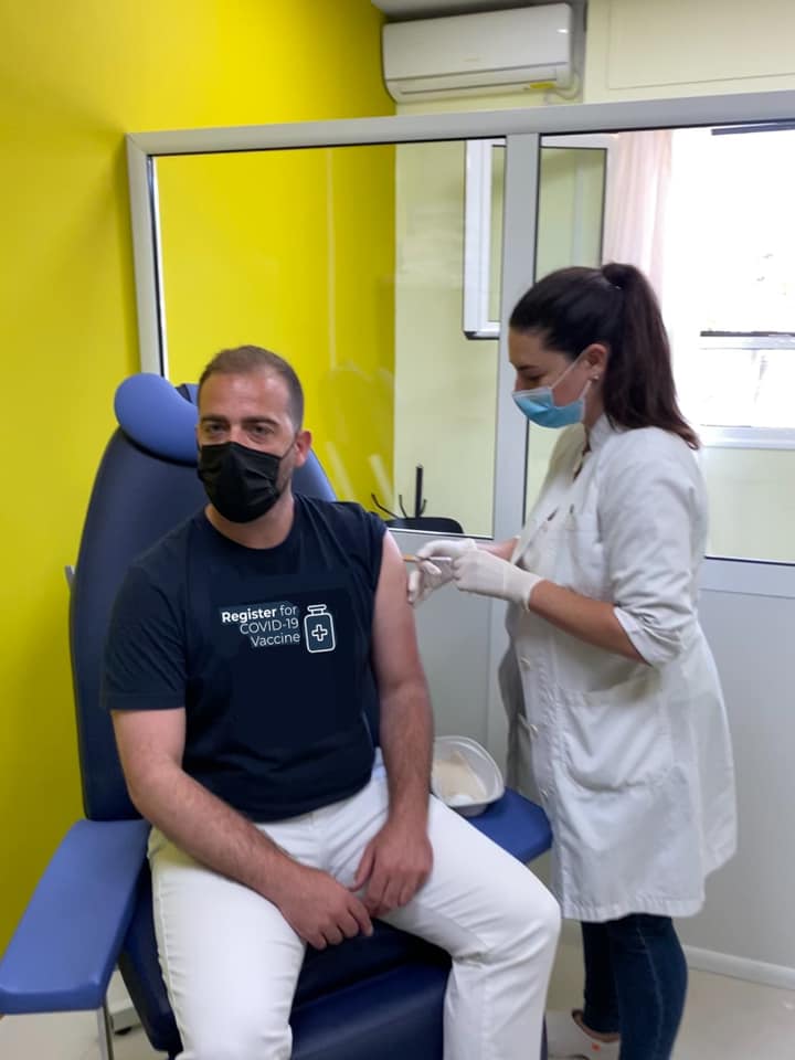 Εύβοια – Κύμη: Εμβολιάστηκε ο αντιδήμαρχος – Τα συγχαρητήριά του στο ιατρικό και νοσηλευτικό προσωπικό του Νοσοκομείου