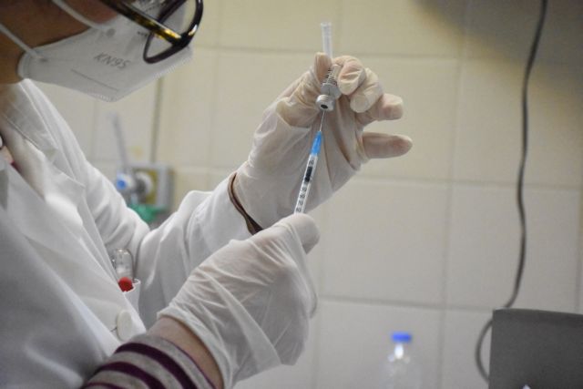 Γκάγκα: Καταργείται το πρόστιμο των 100 ευρώ στους ανεμβολίαστους άνω των 60