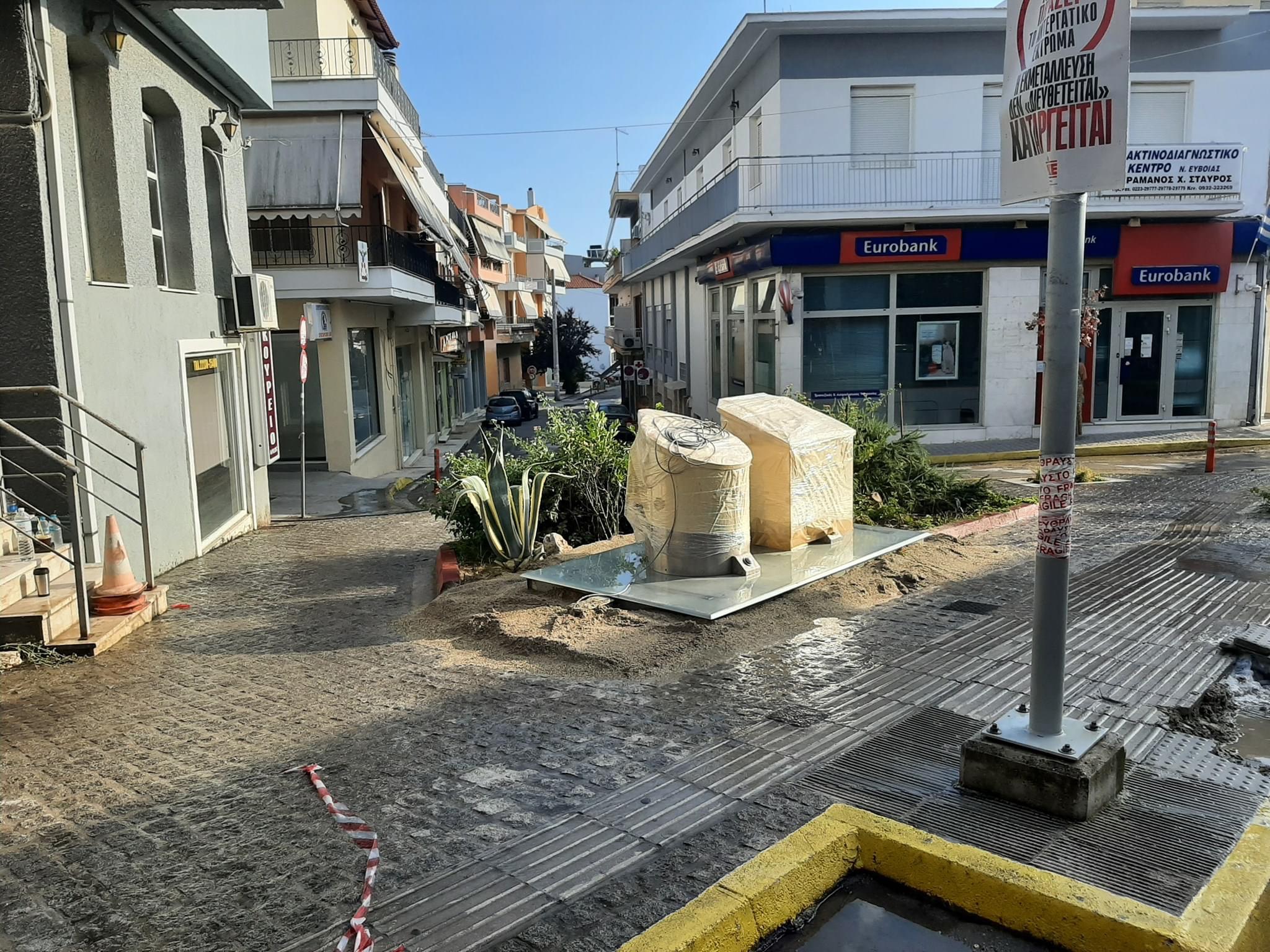 Ξεκίνησε η τοποθέτηση των βυθιζόμενων κάδων απορριμμάτων στο δήμο Κύμης Αλιβερίου