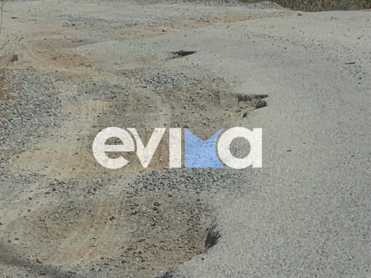 Εύβοια – Χερόμυλος: Απαράδεκτο! Με λακούβες ο δρόμος πριν φτάσετε στην παραλία [εικόνες]
