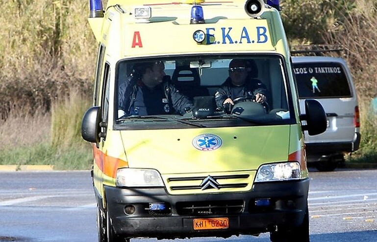 Αδιανόητο! Τον έδειραν άγρια μπροστά στη γυναίκα και το παιδί του για μία προσπέραση