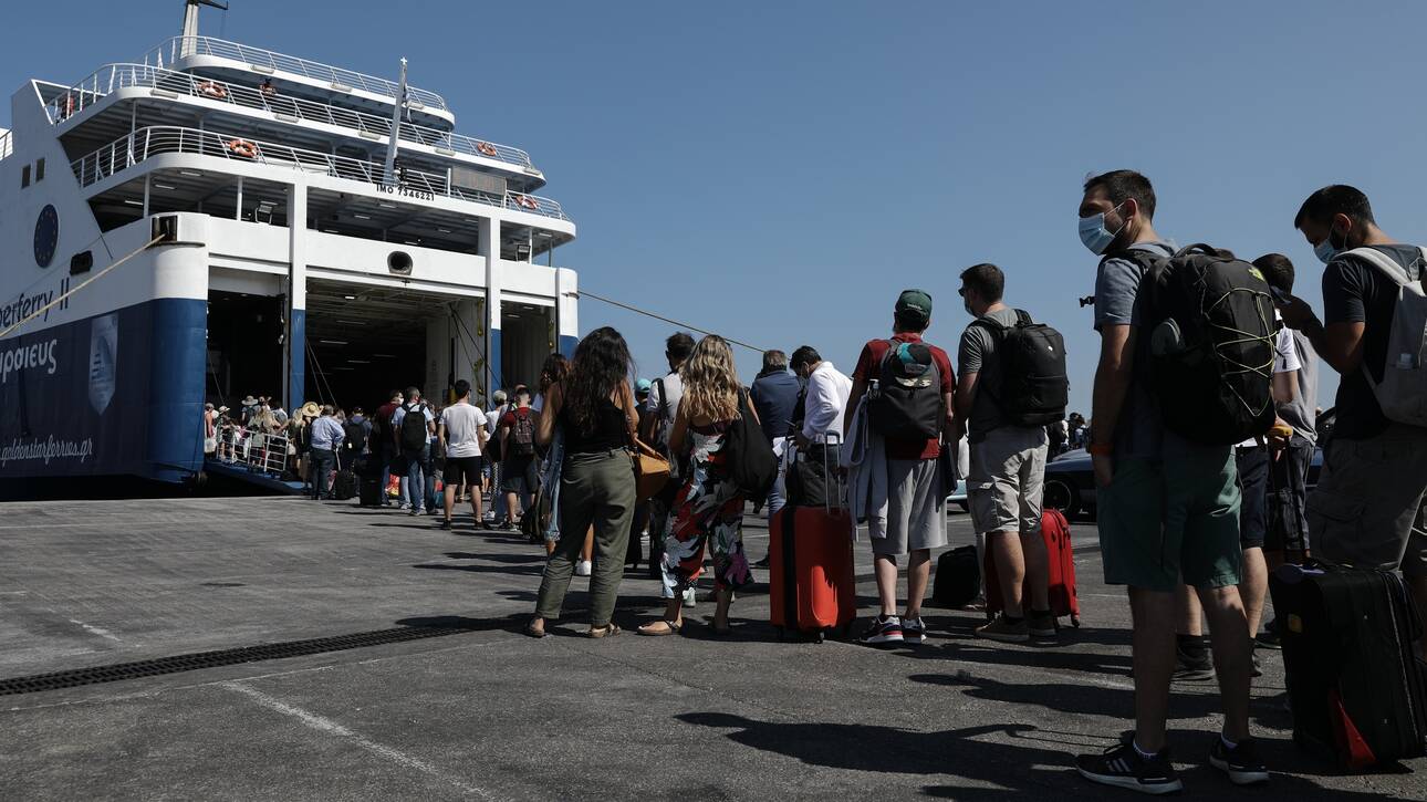 Μετάλλαξη Δέλτα: Ανησυχία για την εικόνα στα νησιά – Αυστηροί έλεγχοι για τους ταξιδιώτες