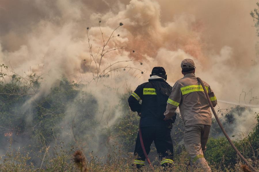 Πυρκαγιά στα Μέθανα: Εισήγηση για προληπτική απομάκρυνση των κατοίκων