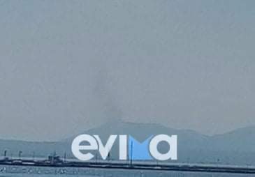Φωτιά στη Ριτσώνα δίπλα στη δομή προσφύγων [εικόνες]