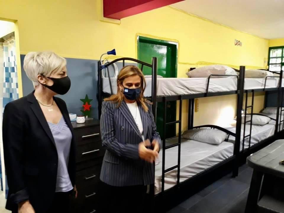 Σοφία Νικολάου: Έκοψε την κορδέλα στον Ξενώνα φιλοξενίας για τους τοξικοεξαρτημένους κρατούμενους