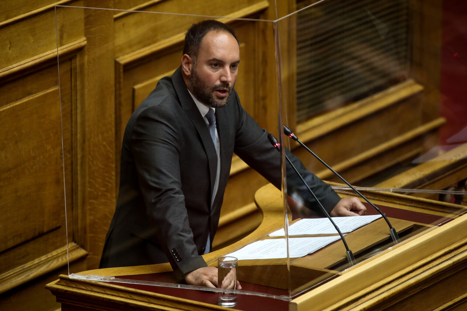 Στη Βουλή έφερε ο Μ. Χατζηγιαννάκης το κλείσιμο του καταστήματος της Τράπεζας Πειραιώς στο Μαντούδι