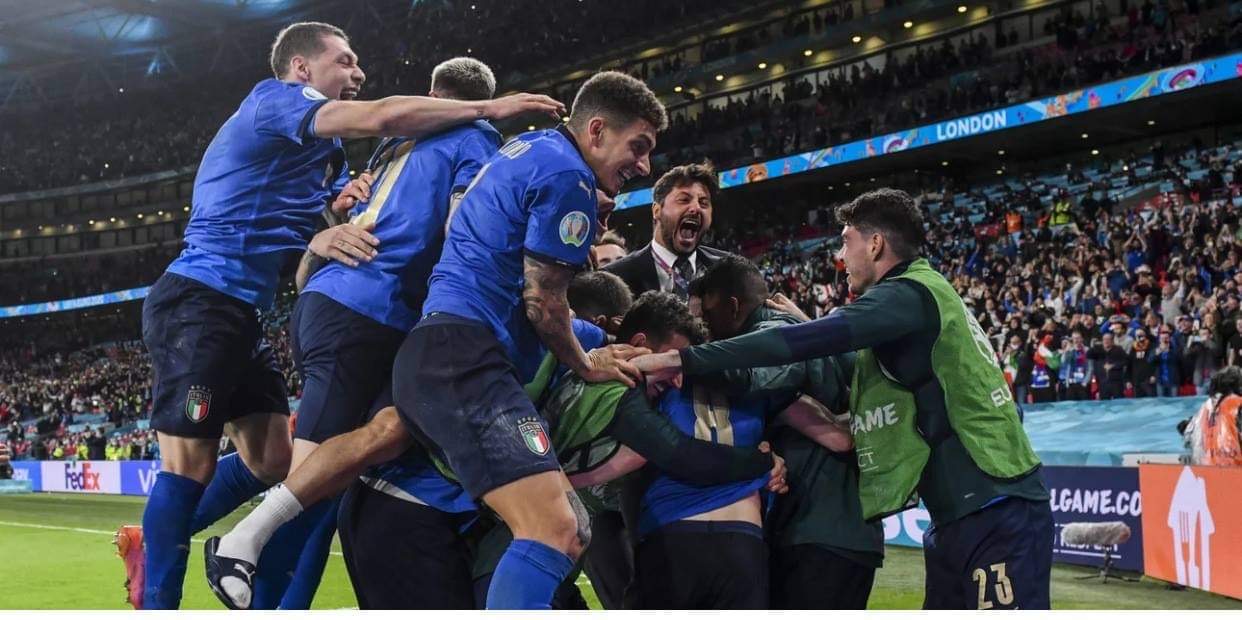 EURO 2021: Ολη η Ιταλία στηρίζει την ομάδα του Μαντσίνι -Ο Ματαρέλα βρίσκεται στο Λονδίνο για τον τελικό