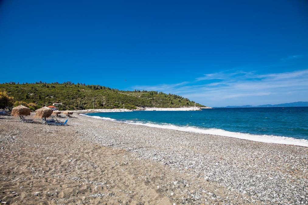 Εύβοια: Η ονειρική αιγαιοπελαγίτικη παραλία – Δείτε που βρίσκεται