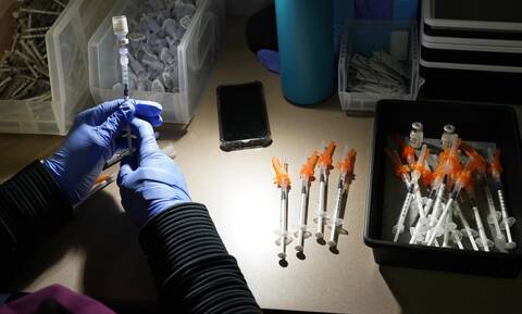EMA: Δύο δόσεις εμβολίου φαίνεται να προστατεύουν από τη μετάλλαξη Δέλτα του κορονοϊού