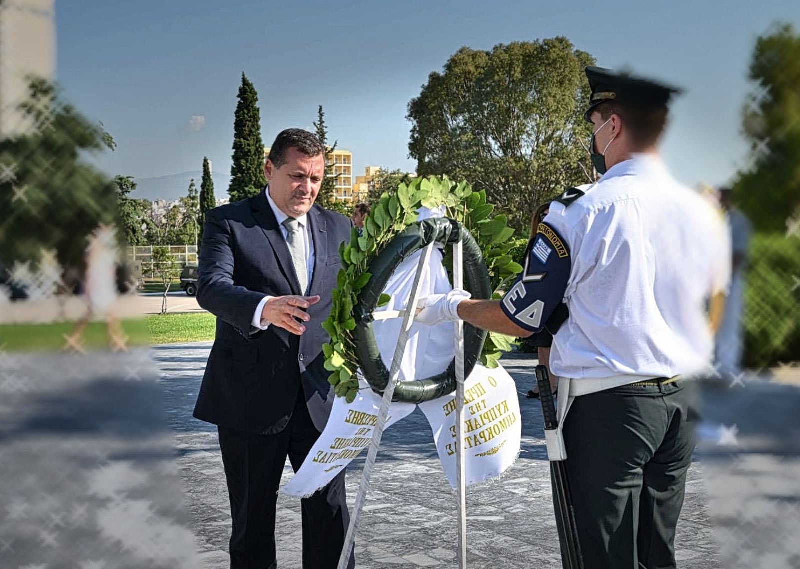 Τρισάγιο και κατάθεση στεφάνων για τα 47 χρόνια από το πραξικόπημα στην Κύπρο παρουσία του Πρέσβη κ. Κενεβέζου