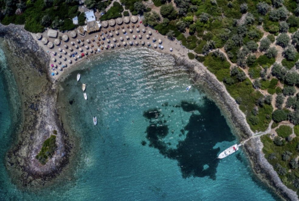 Εύβοια: Τρεις φανταστικές παραλίες μια «ανάσα» από την Αθήνα