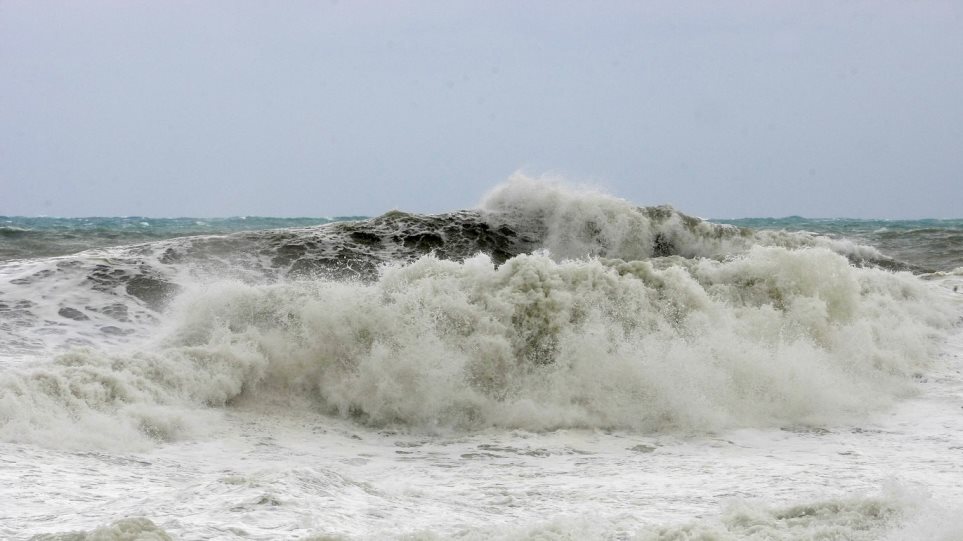 Νεκρός βρέθηκε ο 32χρονος κολυμβητής – Παρασύρθηκε από τα κύματα