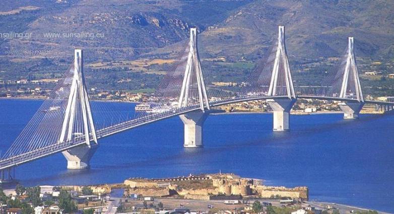 Έκλεισε η Γέφυρα Ρίου – Αντιρρίου λόγω της φωτιάς στην Αχαΐα