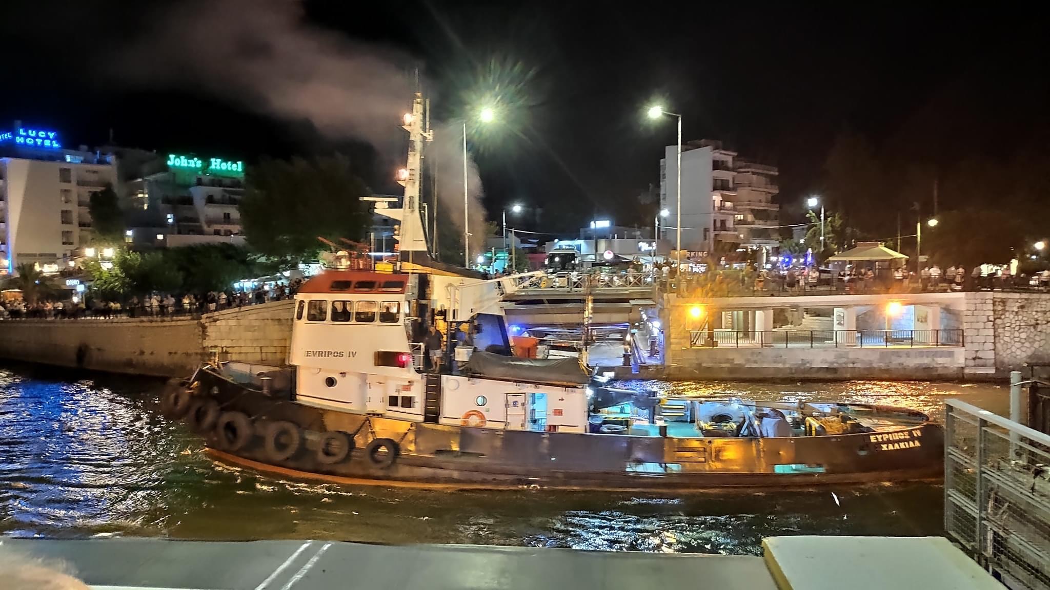 Χαλκίδα: Έχει τη δική της ομορφιά η γέφυρα του Πορθμού του Ευρίπου όταν ανοίγει για τις ανάγκες ναυσιπλοΐας [εικόνες]