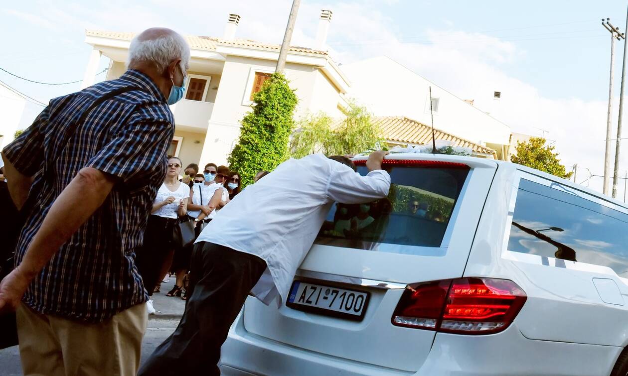 Φολέγανδρος: Σπαρακτικές εικόνες από την κηδεία της Γαρυφαλλιάς – Συγκλονίζει ο επικήδειος φίλης της