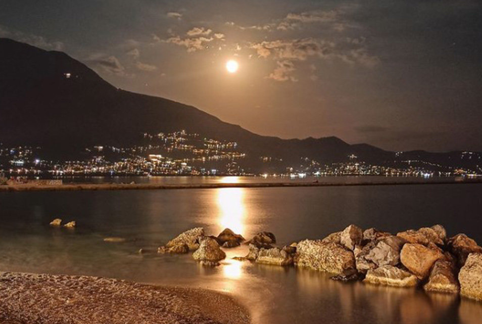Πανσέληνος Ιουλίου: Πότε θα δούμε το Φεγγάρι του Κόκκινου Ελαφιού