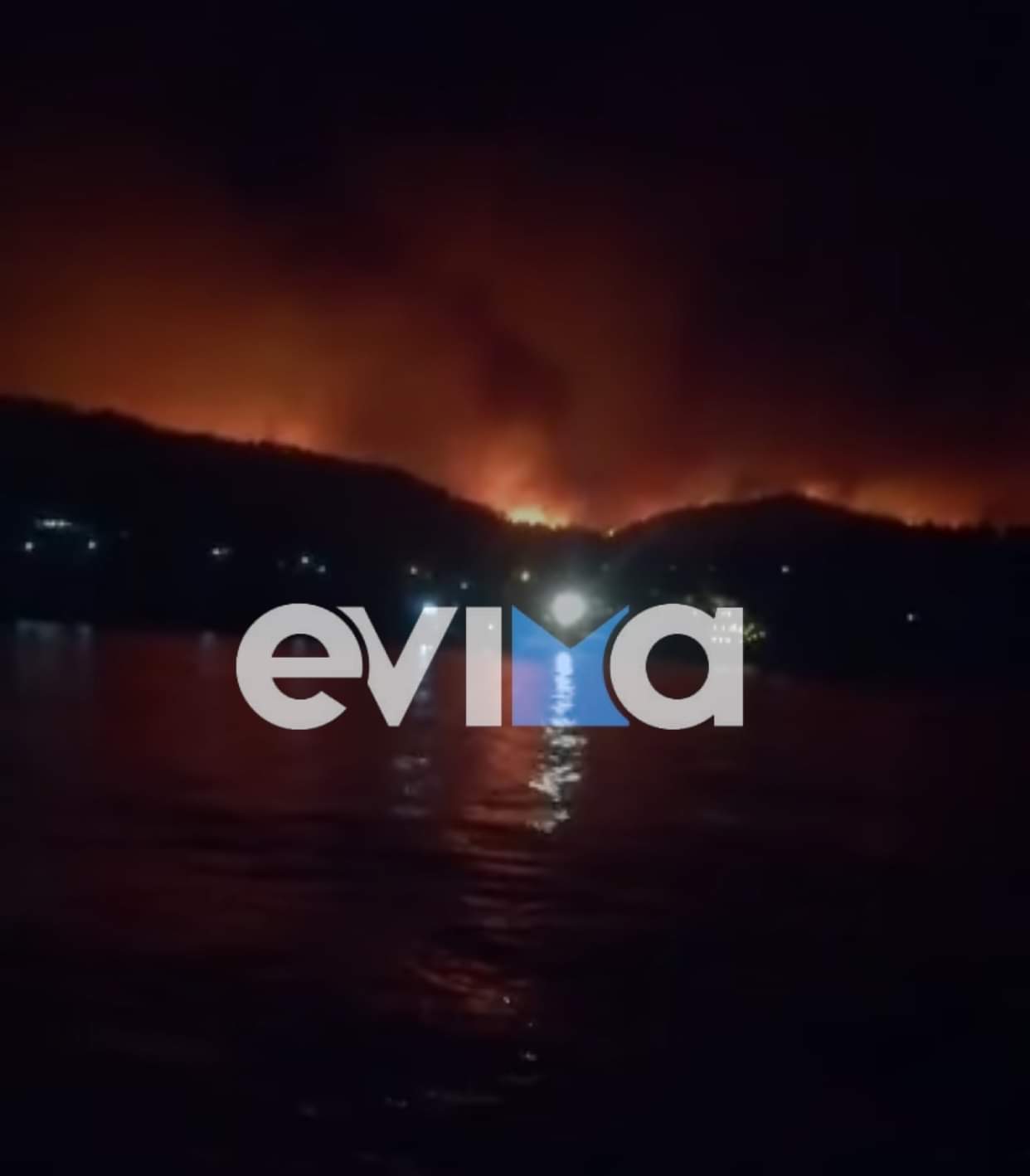 Φωτιά Εύβοια: Aναζωπύρωση στις Γούβες, οι φλόγες απειλούν το Ασμήνι