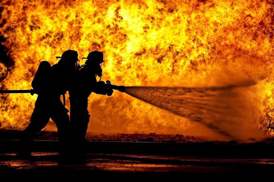 Φωτιά Αττική: Στην εντατική δύο πυροσβέστες