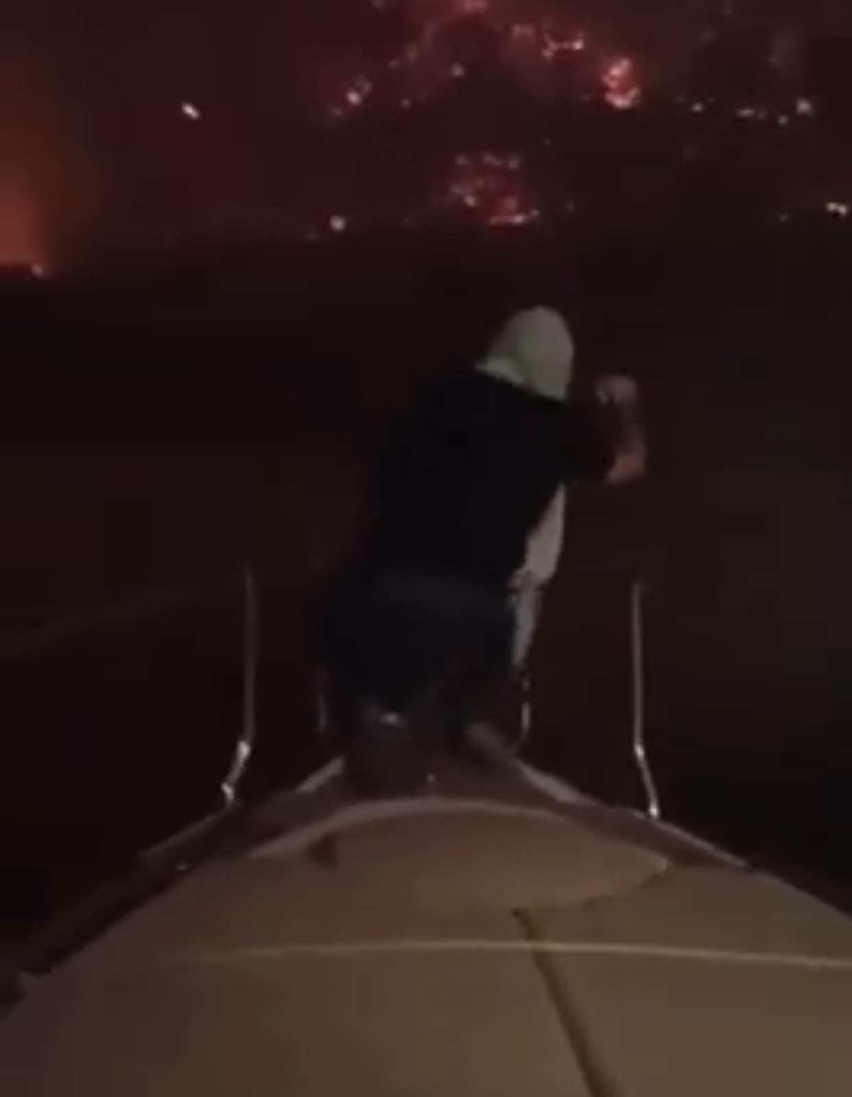Φωτιά στην Εύβοια: Πώς έγινε η εκκένωση στην παραλία της Αγίας Άννας – Συγκλονιστικό βίντεο
