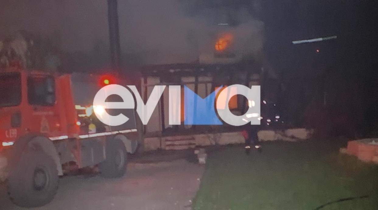 Φωτιά Εύβοια: Εικόνες βιβλικής καταστροφής στο Καστρί – Καίγονται σπίτια