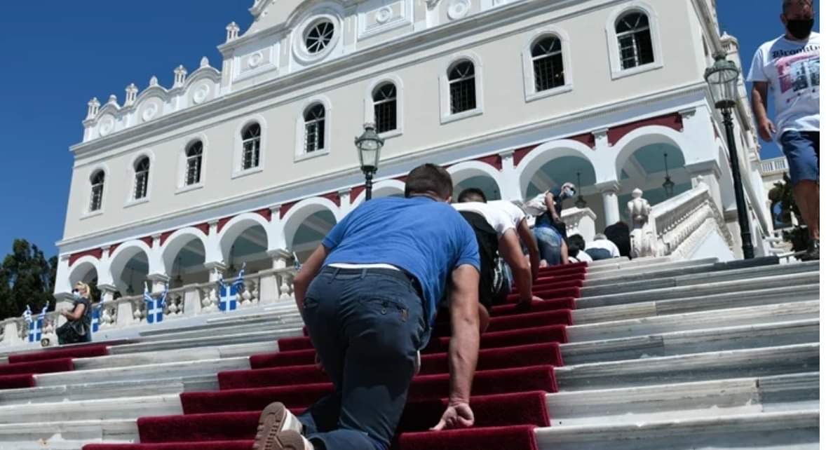 Δεκαπενταύγουστος – Το “Πάσχα του καλοκαιριού” με κατάνυξη και μέτρα: Χωρίς λιτανεία ο εορτασμός της Παναγίας στην Τήνο