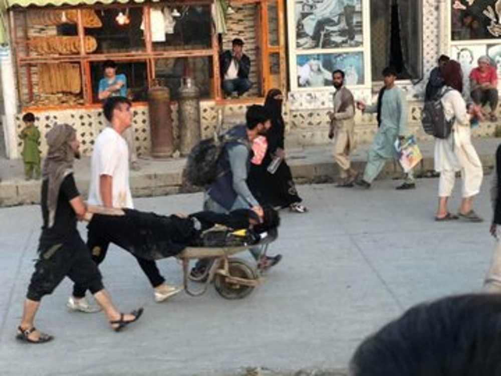 Αφγανιστάν: Πανικός μετά την έκρηξη στο αεροδρόμιο της Καμπούλ – Δείτε εικόνες&βίντεο