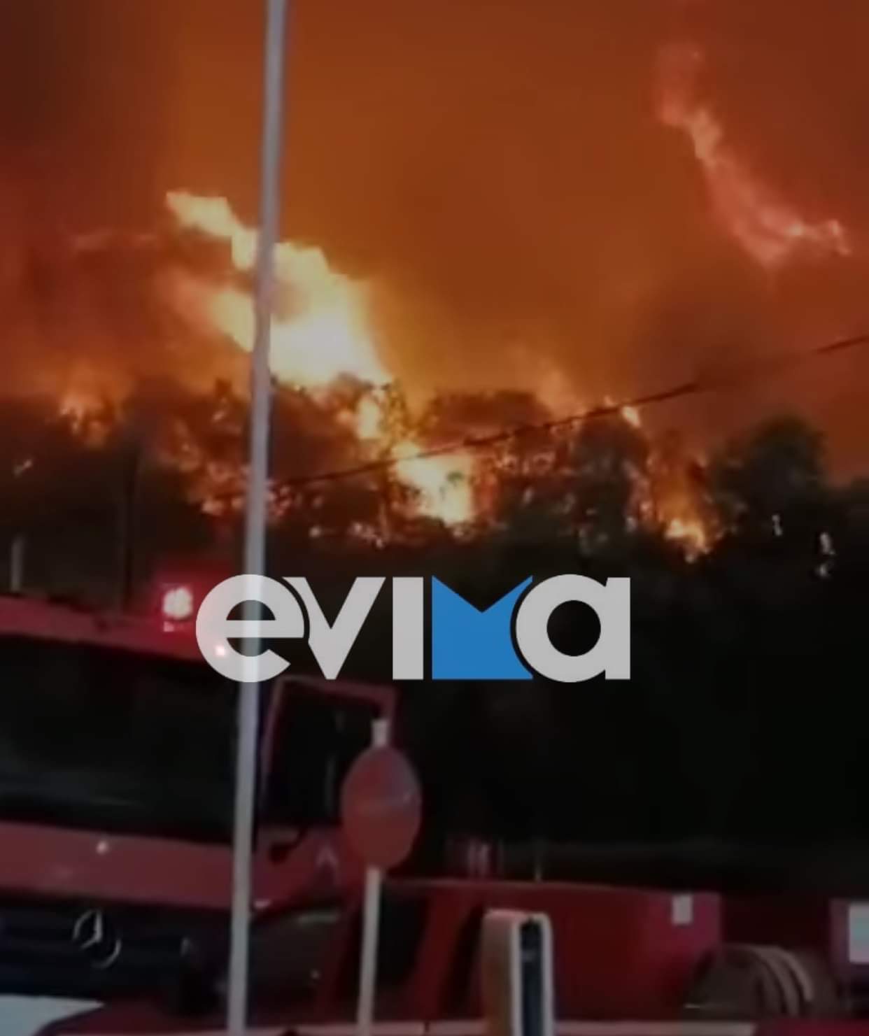 Φωτιά στην Εύβοια: Άλλη μια νύχτα «κόλασης» στο νησί