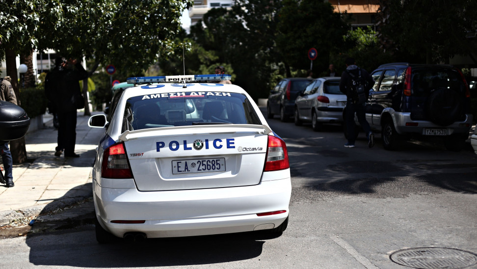 Πέθανε στην αυλή του και τον κατασπάραξαν ζώα