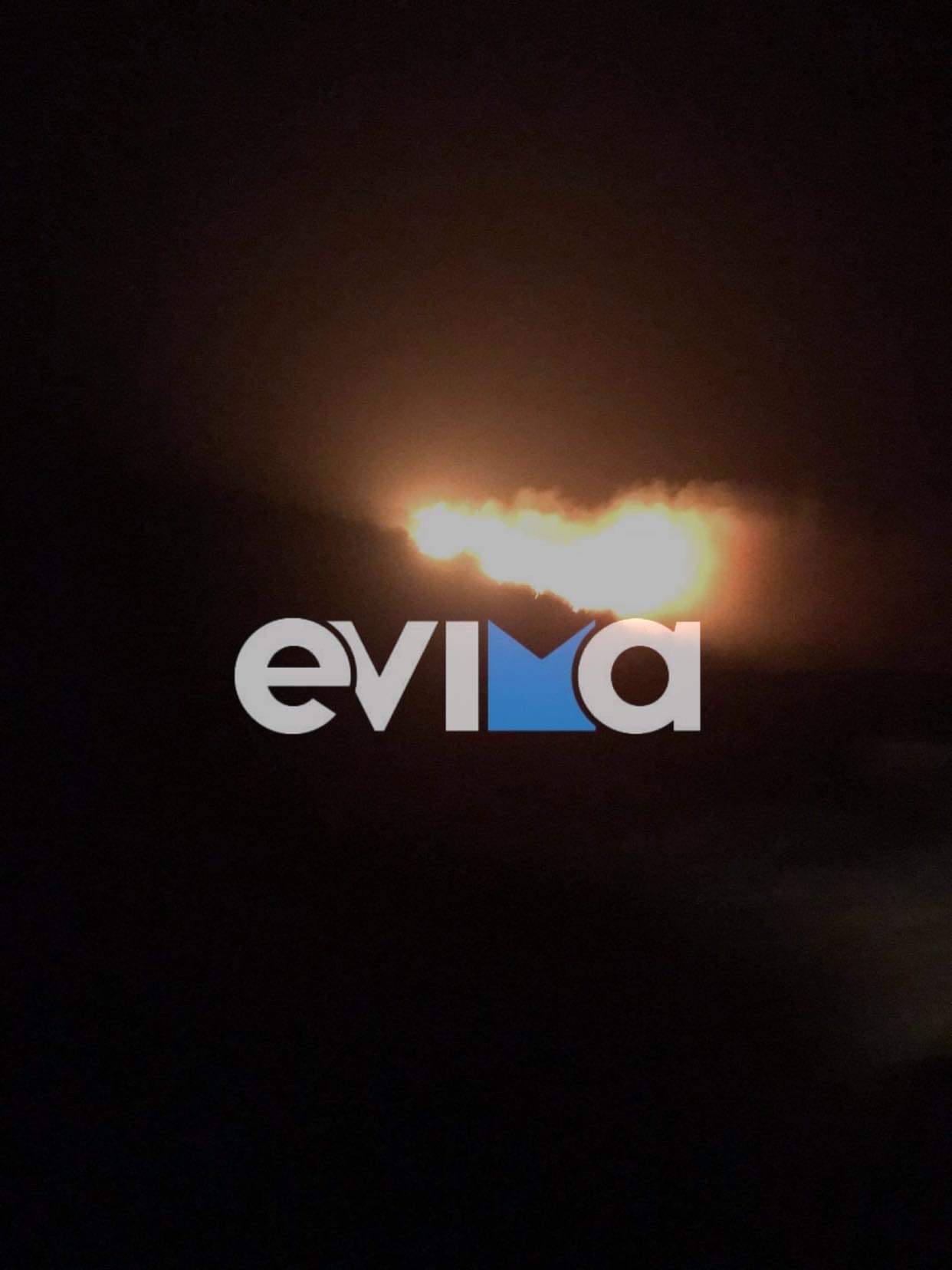Νότια Εύβοια: Φωτιά από κεραυνό στα Μεσοχώρια του Δήμου Καρύστου [εικόνες&βίντεο]