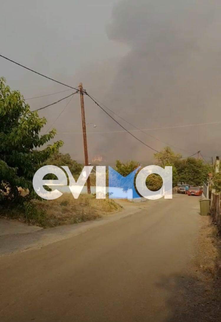 Φωτιά Εύβοια: Καίγεται το χωριό Μουρτιάς – Δραματική η κατάσταση