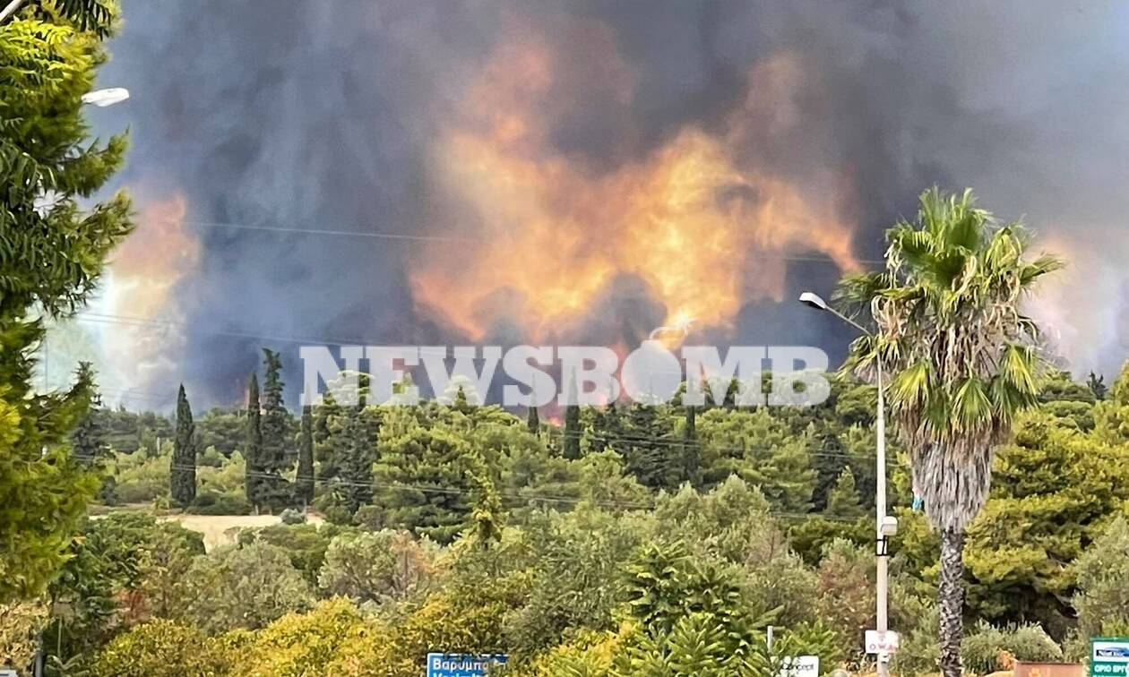Φωτιά στη Βαρυμπόμπη: Δραματική η κατάσταση – Σύννεφο καπνού κάλυψε την Αττική
