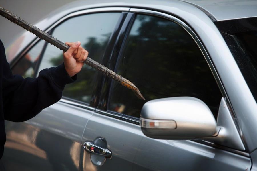 Χαλκίδα: Ανήλικοι έκλεψαν αμάξι – Το «έσκασαν» με κλεμμένη μηχανή