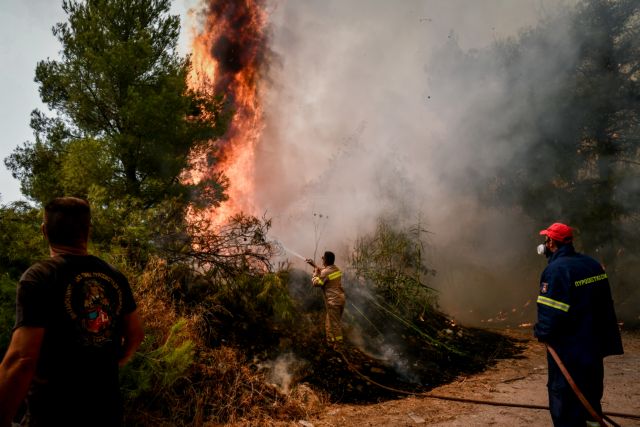 Τραυματίστηκε πυροσβέστης στην Πάρνηθα