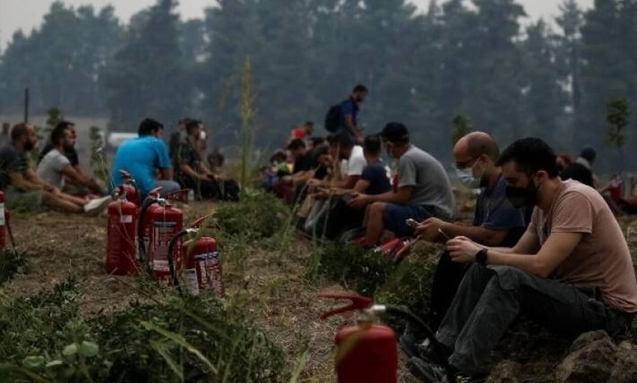 Συγκλονιστική δήλωση εθελοντή πυροσβέστη: «Έχουμε αποδεχτεί ότι μπορεί να υπάρξει νεκρός»