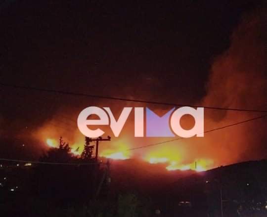 Φωτιά Κάρυστος – Ραβιόλος στο evima.gr: Τεράστια η φωτιά στο Κοκκίνη – Εκκενώθηκαν δύο οικισμοί – Κοντά στα σπίτια η φωτιά